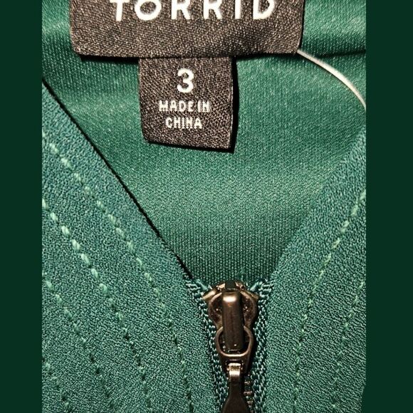 TORRID Botanical Green Crepe Zip Front Tank Top. 3X - Picture 5 of 14